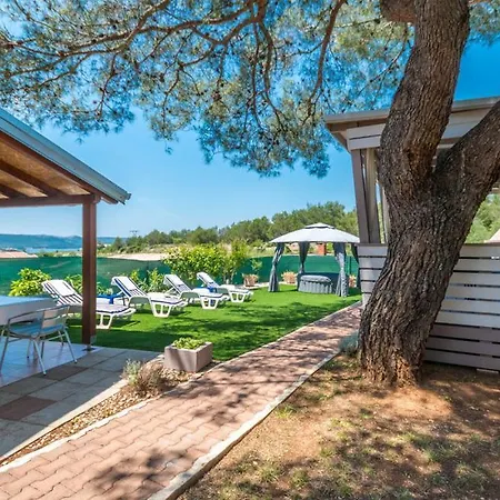Apartment Miluska *