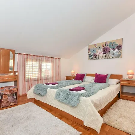 Apartment Miluska *