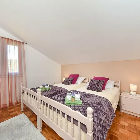 Miluska Apartamento Sveti Filip i Jakov