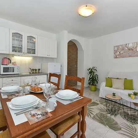 Miluska Apartment *